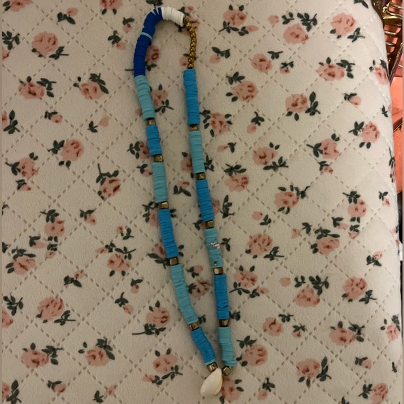 Shell Necklace - Picture 2 of 2